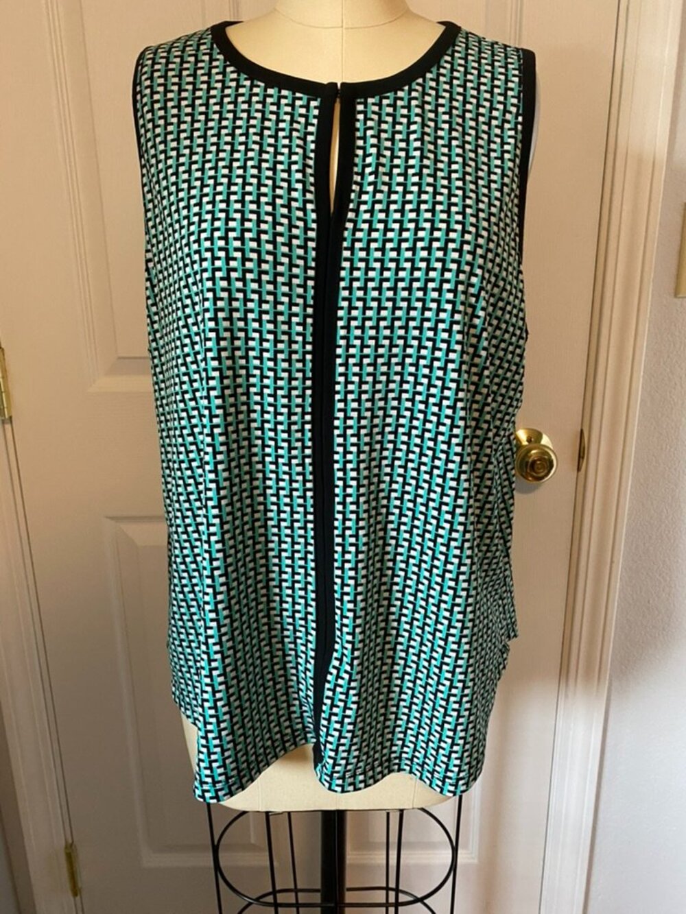 Liz Claiborne Sleeveless Top XL